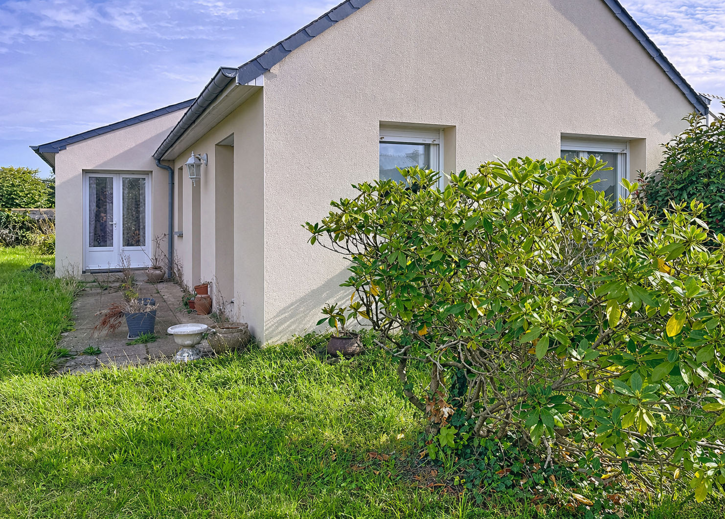 Maison plain-pied — Grand terrain clos